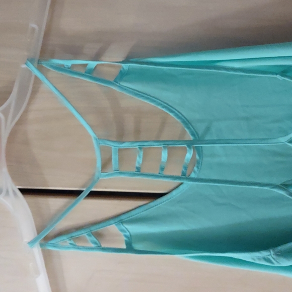 Guess Green Top - Picture 2 of 2